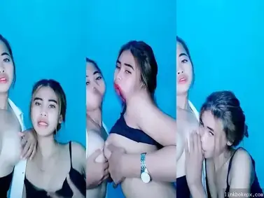 Dua ABG Lesbian Main Basah Saling Jilat Crot