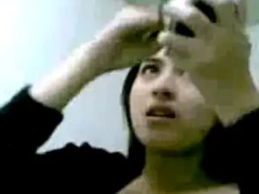 Silvi Manis Make-up Sambil Bugil Depan Cermin Kamar